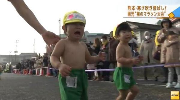 国内儿童“裸跑”遭批“虐待”