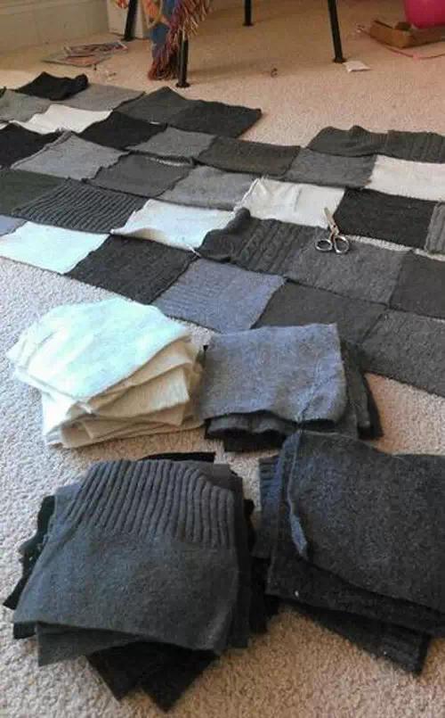 可以裁成一块块的四边形,做成一张拼接的地毯或者毛毯