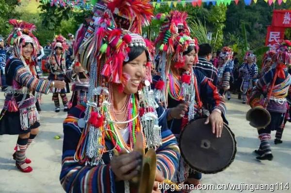云南哈尼族阿卡人欢度"嘎汤帕"节(图)