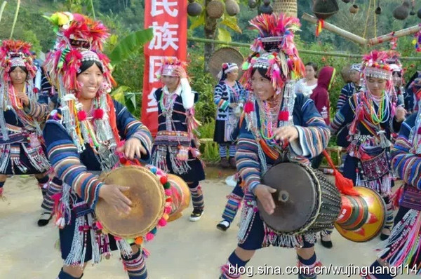云南哈尼族阿卡人欢度"嘎汤帕"节(图)