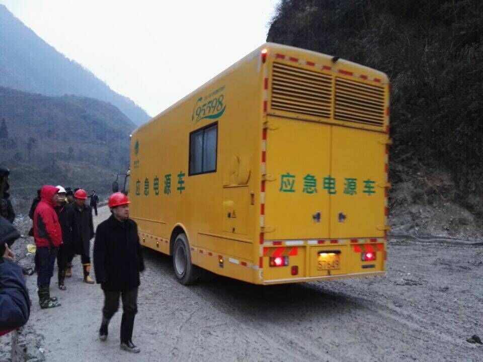 绵竹小岗剑山体垮塌约百万方 探测仪暂未发现有生命迹象