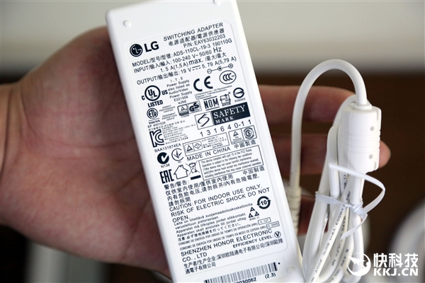 全球首发！LG 21:9曲面超宽显示器图赏：一眼被惊艳