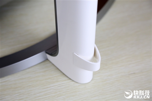 支架立柱后部可拆卸束线器