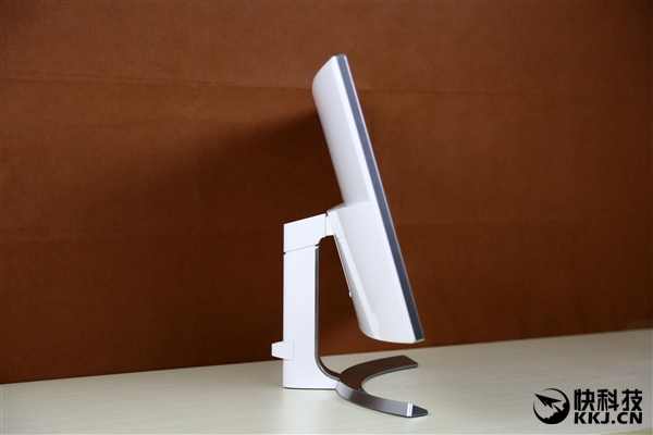 屏幕最大仰角，立柱最低。