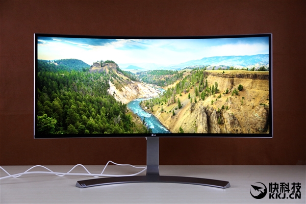 全球首发！LG 21:9曲面超宽显示器图赏：一眼被惊艳