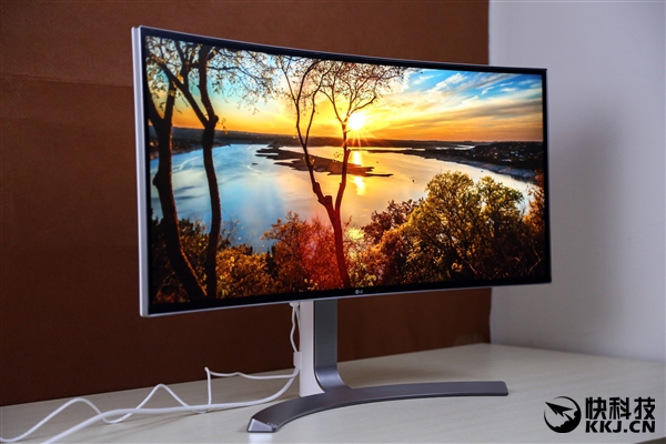 全球首发！LG 21:9曲面超宽显示器图赏：一眼被惊艳