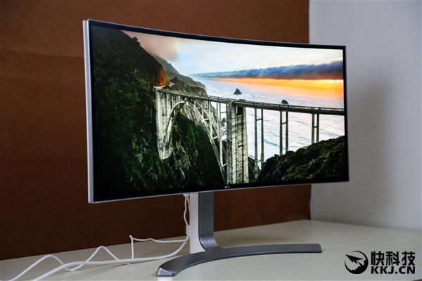 全球首发！LG 21:9曲面超宽显示器图赏：一眼被惊艳