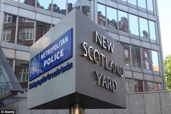 伦敦警察局发表一份致歉声明，承认多名警察执行卧底任务时“假戏真做”。