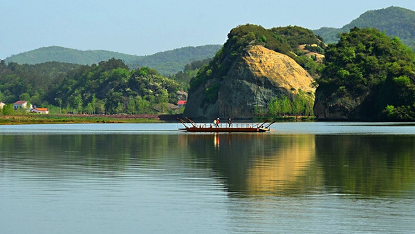 健康 正文  金家湾农家饭庄,坐落于远安风景区金家湾,穿越回70,80年代