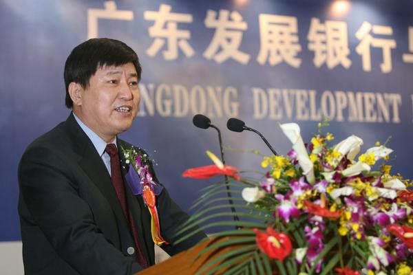 广发银行原董事长李若虹裸官多年,情妇恣意敛