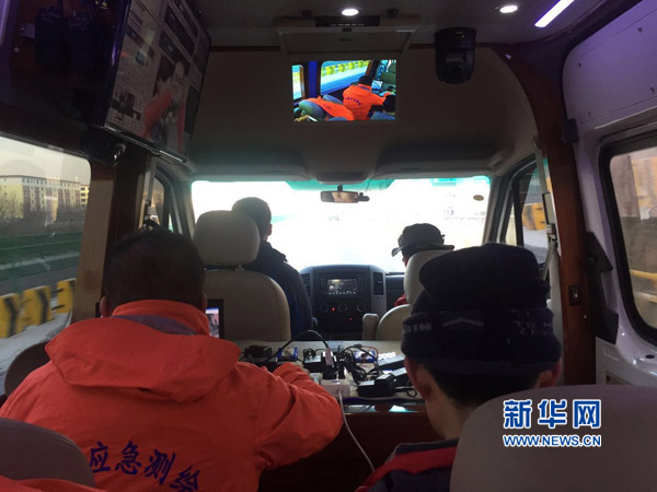 第一支小分队由青海省第二测绘院副院长韩建平带队,组成人员为青海省测绘应急保障中心7名专业技术人员,小分队接到紧急赶赴一线震区的任务后,迅速做出应急保障反应;21日8时,由应急通信保障车、无人机等装备组成的应急救援队伍紧急赶赴震区,通过无人机对灾区地形地貌、建筑物受损情况进行航拍,为省委省政府和当地政府部门开展救援及部署工作提供参考和依据。这是青海省测绘应急保障中心首次将应急监测系统运用到实践中。