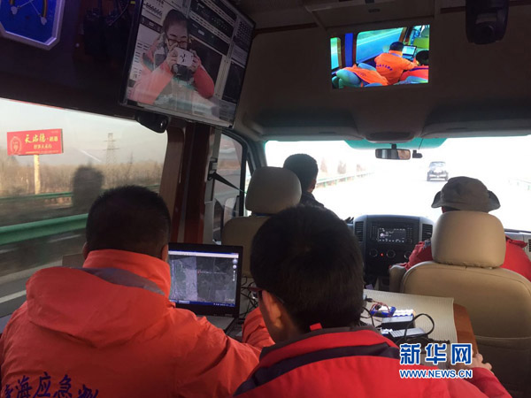 第一支小分队由青海省第二测绘院副院长韩建平带队,组成人员为青海省测绘应急保障中心7名专业技术人员,小分队接到紧急赶赴一线震区的任务后,迅速做出应急保障反应;21日8时,由应急通信保障车、无人机等装备组成的应急救援队伍紧急赶赴震区,通过无人机对灾区地形地貌、建筑物受损情况进行航拍,为省委省政府和当地政府部门开展救援及部署工作提供参考和依据。这是青海省测绘应急保障中心首次将应急监测系统运用到实践中。