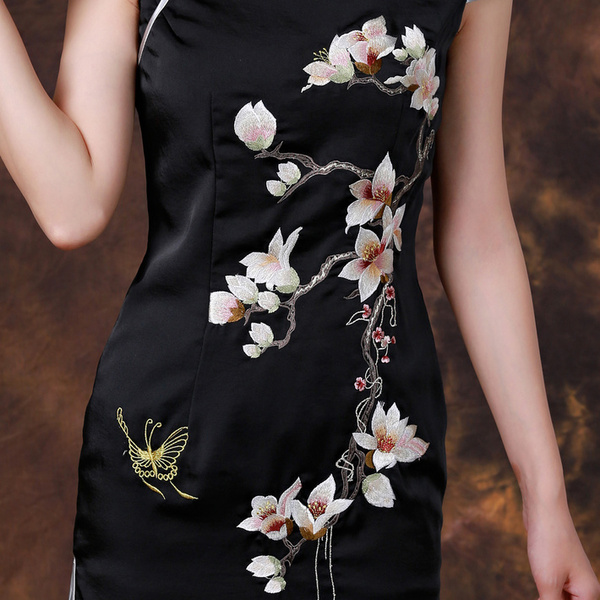 绣花刺绣在现代旗袍上的应用具有十足的中国味