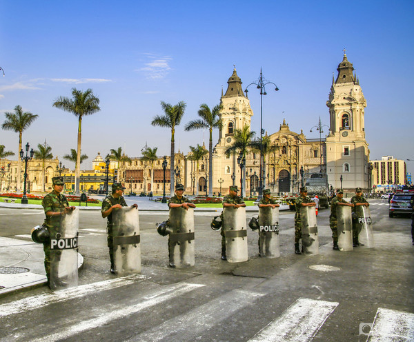 为什么秘鲁每个城市都有一个武器广场?