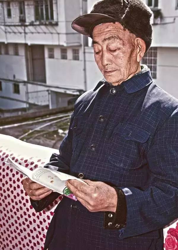 85岁老爷爷拍了一组照片,结果帅遍了全世界!