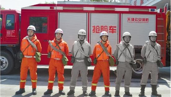 天津爆炸1名牺牲消防员的母亲借试管婴儿再怀孕(组图)跨过那道红色