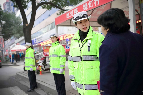 湖北慈善公益网讯 (通讯员 陈霞)十堰市公安交管局女子交警中队,是