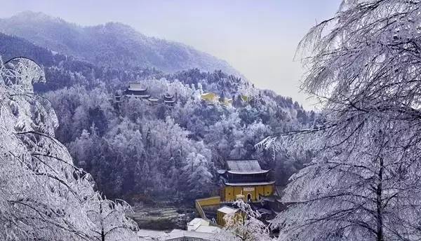 西九华山雪景