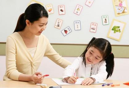 调查显示:中国超七成父母陪孩子写作业
