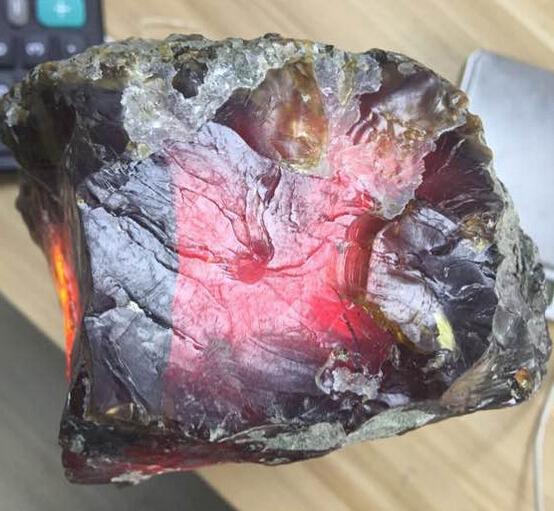 缅甸琥珀原石开料,有木有羡慕嫉妒恨啊!大发