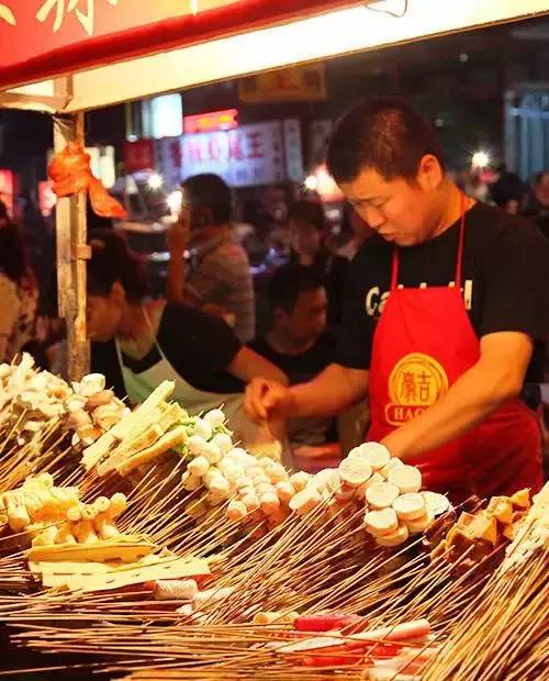 来了西安龙首村十字夜市 到底有哪些美食你不该错过?