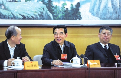 昨天，市长王安顺参加西城团审议。京华时报记者潘之望摄