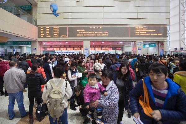 上海大医院急诊室太挤 九三学社:用价格杠杆分流