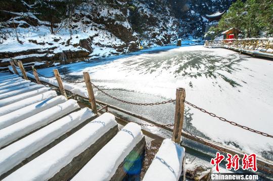 浙江现极端低温-20℃ 天目山顶成“冰雕”世界