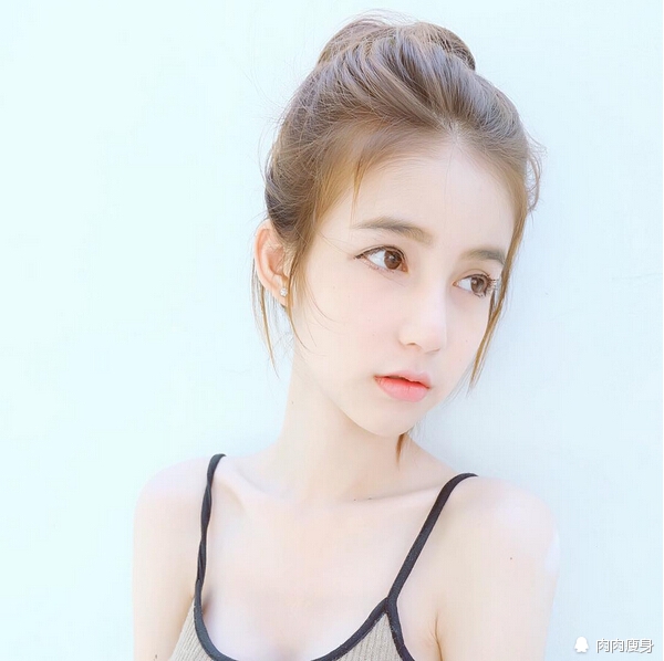 泰国最美人妖yoshi变性成女人是要掰弯全世界?