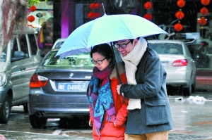昨日佛山下了五十九年来第一场雪。 广州日报记者龙成通摄