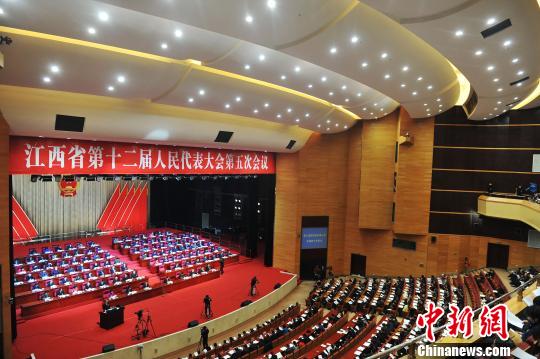 江西省第十二届人民代表大会第五次会议1月25日在南昌开幕。 刘占昆 摄