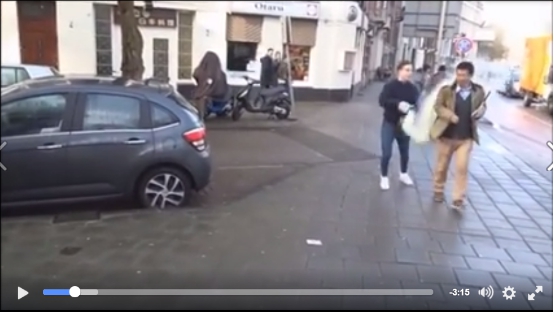 荷兰青年街头向华人“奶粉袭击” 疑不满抢购1