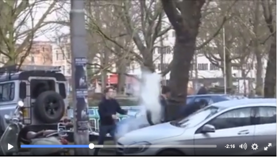 荷兰青年街头向华人“奶粉袭击” 疑不满抢购3