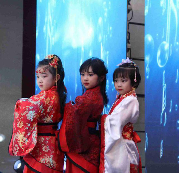 中国汉服春节联欢晚会在央视举行