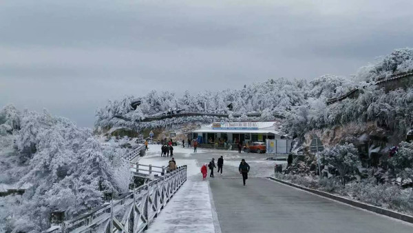 德化九仙山雪景近段时间,接连持续降温,德化九仙山气温最低在零下摄氏