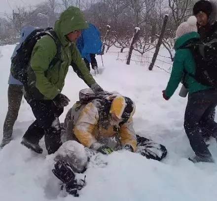 简直是用生命在打雪仗啊!