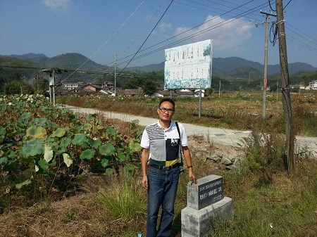 我网品种专家贾海彬在江西广昌驿前镇考察建莲子