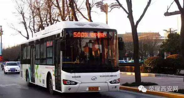 昨日西安公交发生的一幕，朋友圈已经传疯了-搜狐