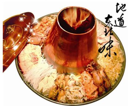 蒜,红枣,香菇不放调料)加麻酱 东北白肉火锅是一种标准的北方式火锅