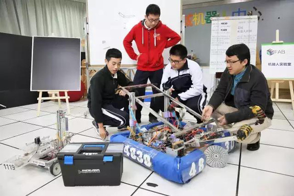 听起来很高级的创客实验室,深圳中学生怎么玩