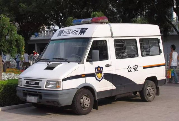 首页 【组图】别说迪拜,在国内看过什么警车    是这样子的      但是