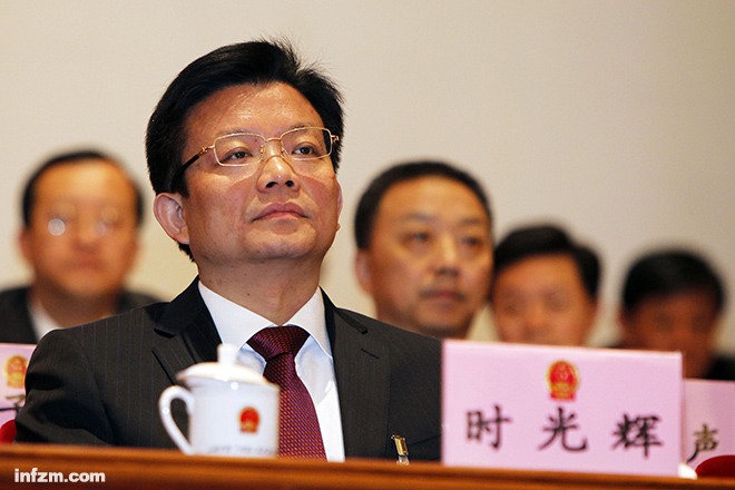 2013年2月2日,上海市第十四届人大第一次会议闭幕。新当选的副市长时光辉生于1970年,成为国内首位70后副省级官员。 (中新社记者 汤彦俊/图)