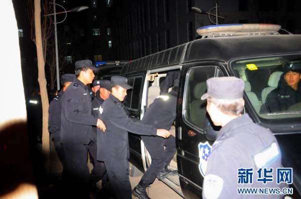 专项行动期间，根据群众举报线索和前期暗访情况，警方对西宁市城西区“悦温泉”洗浴进行突查，当场抓获涉嫌卖淫嫖娼违法行为人6人，涉嫌容留、介绍卖淫犯罪嫌疑人1人。目前，该案正在进一步审理中。