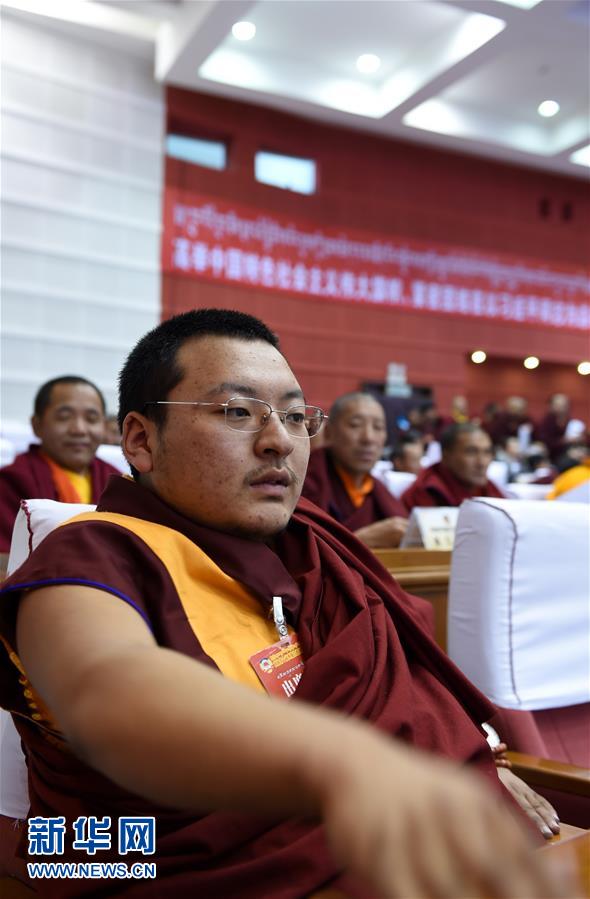 1月30日,热振活佛在政协第十届西藏自治区委员会第四次会议上.
