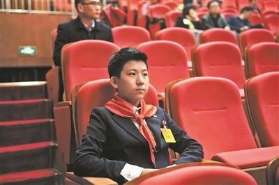 14岁的初二学生柳博列席深圳市政协会议 供图/视觉中国