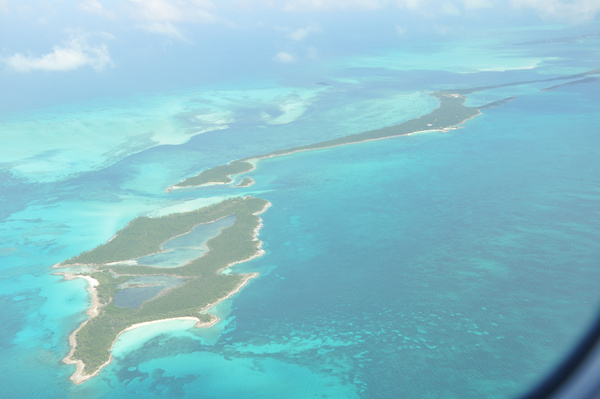 空中的巴哈马北伊柳塞拉岛,哈勃岛,颜色给人的冲击啊….