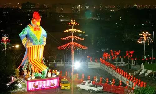 2005年台北灯节,主灯"全家福"鸡年大型教程视频花灯玩的五子棋图片