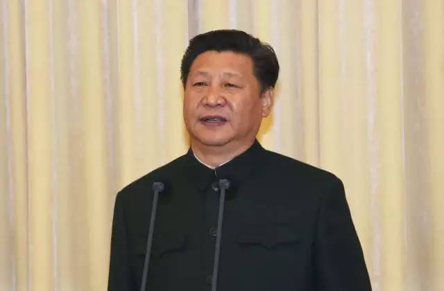 习近平向五大战区授与军旗并公布训令