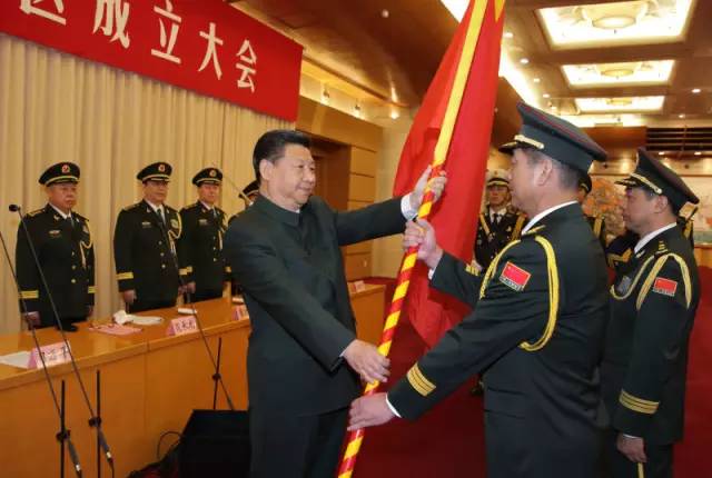 习近平将军旗谨慎授与西部战区司令员赵宗岐 政委朱福熙