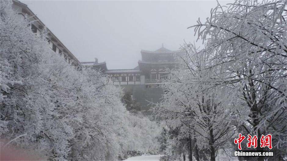 湖北随州大洪山慈恩寺披银装(组图),湖北随州黑